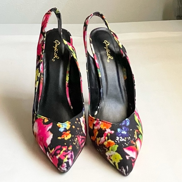 QUPID Floral Print Heels - Picture 2 of 8